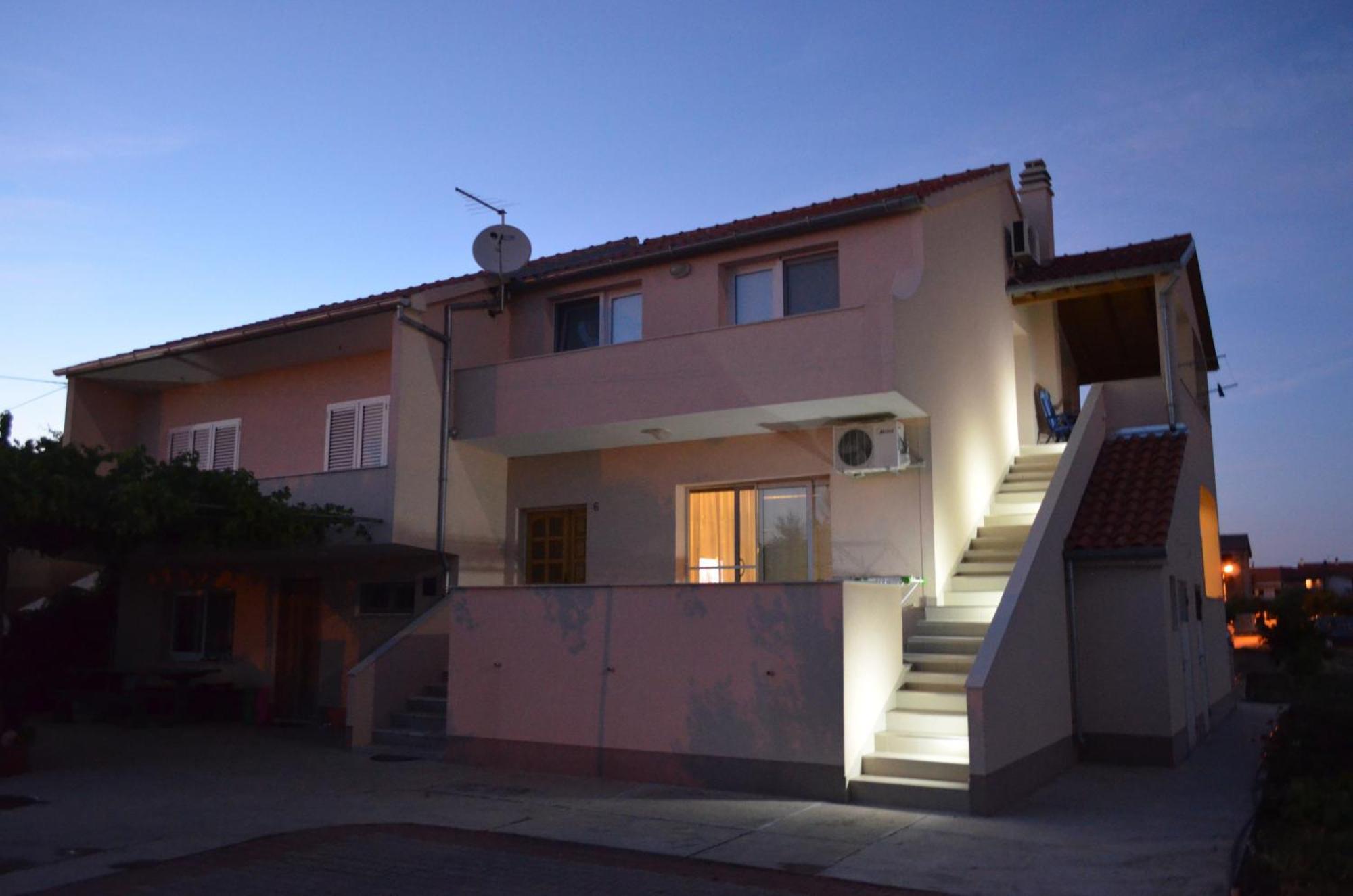 Apartments Tomas Betina  Exterior photo