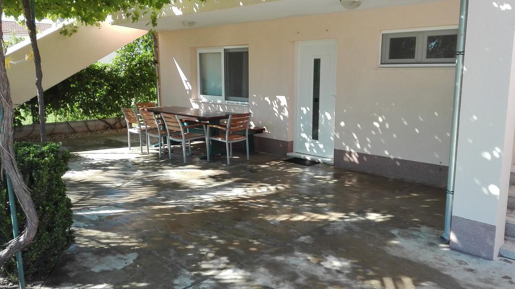 Apartments Tomas Betina  Exterior photo