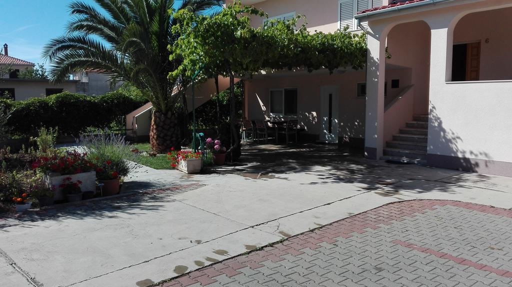 Apartments Tomas Betina  Exterior photo